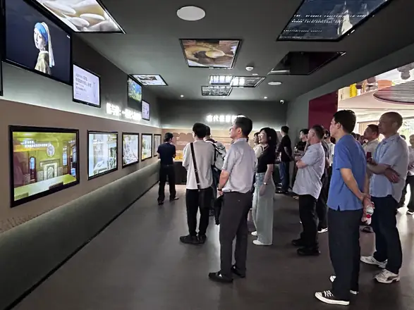 参训团队体验互动屏展陈
